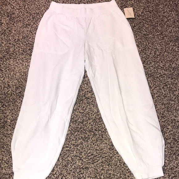 Universal Thread Pants - Universal Thread White Baggy Leg Jogger Pants Mid Rise Size Medium | NWT